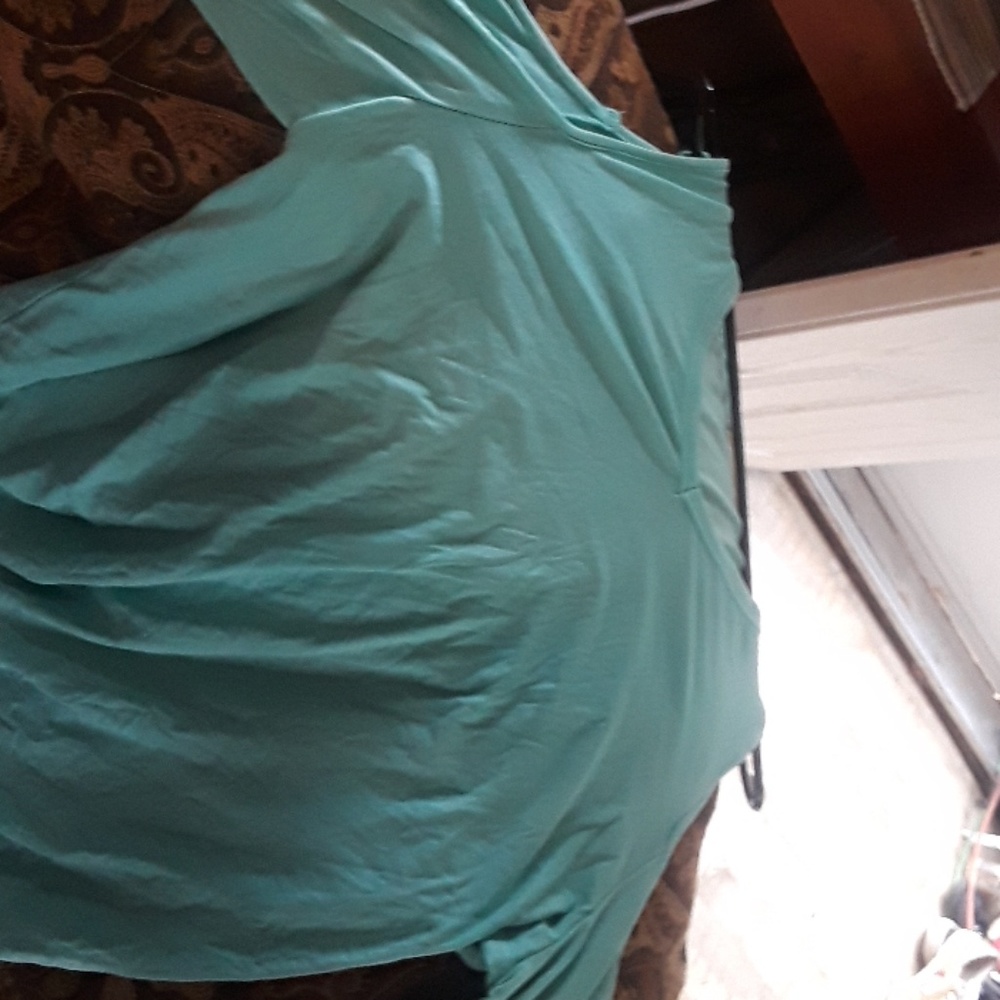 Shoulderless shirt